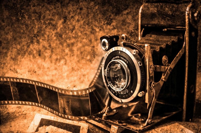 photographe-GRASSE-min_light-wood-night-camera-photography-vintage-1245236-pxhere.com